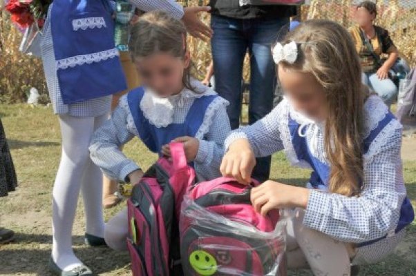 Cora Constanţa petrece prima zi de şcoală la ţară!
